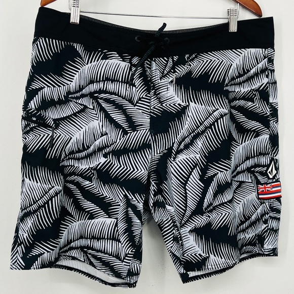 Volcom Men's Black and White Swim Shorts - Picture 2 of 8
